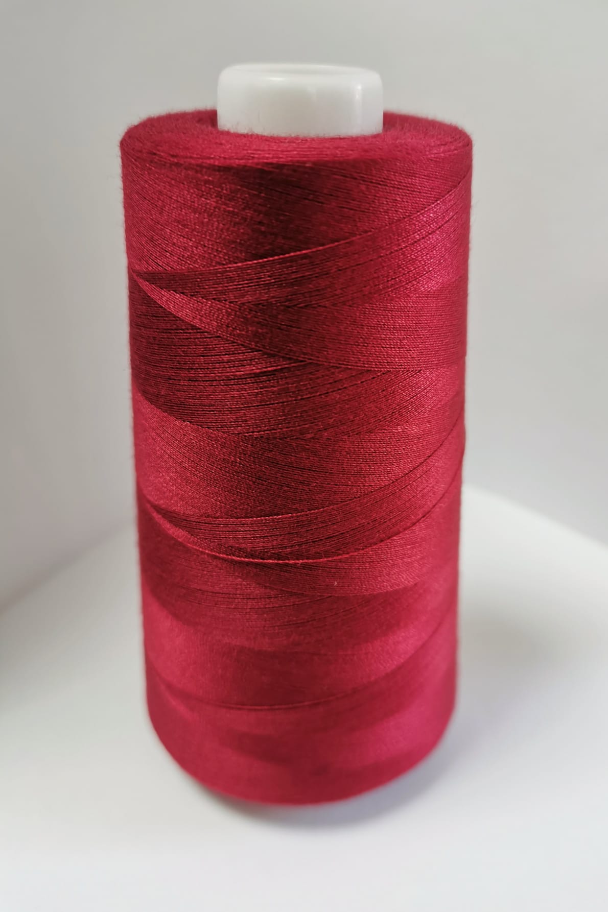 Univerzální šicí nitě 4500Y overlock BURGUNDY