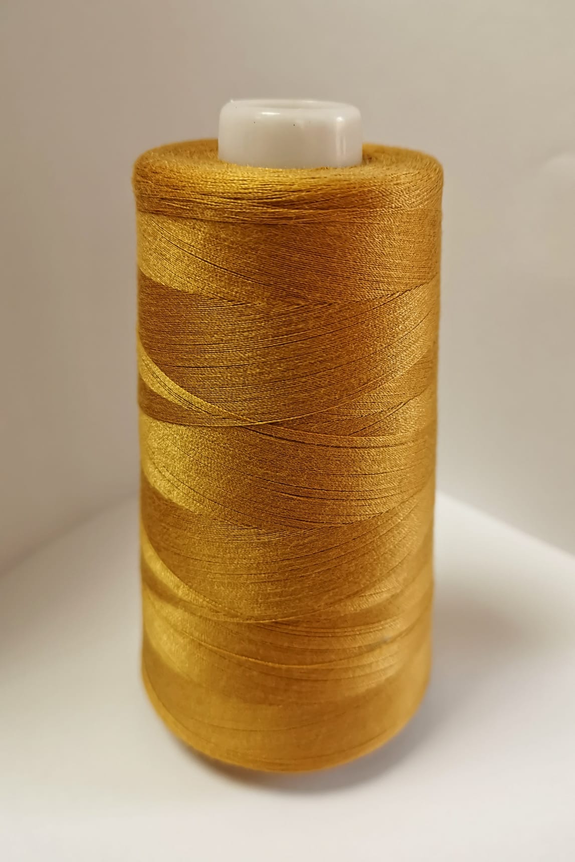 Univerzální šicí nitě 4500Y overlock MUSTARD