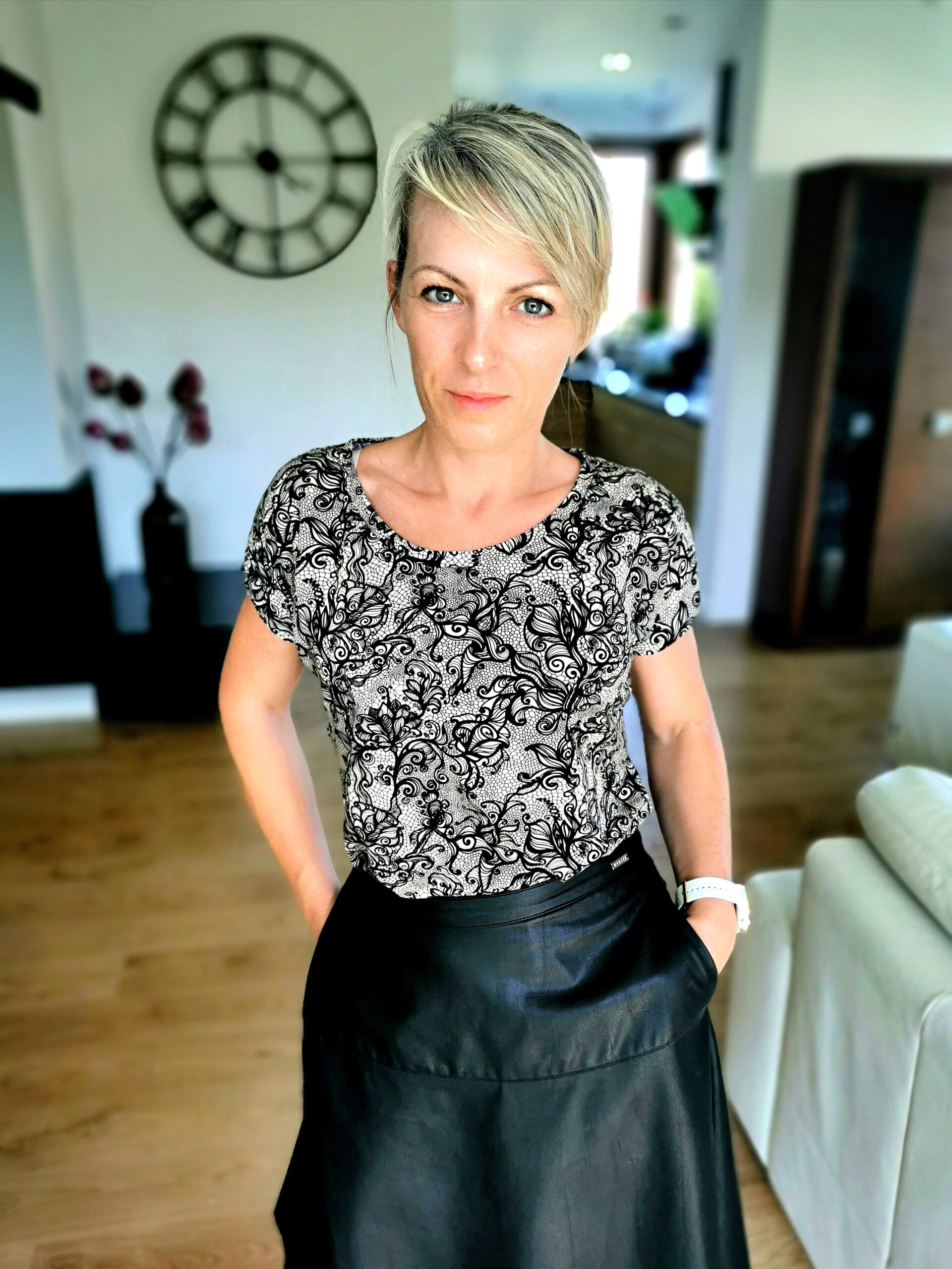 úplety Lace on beige - Obrázek 3