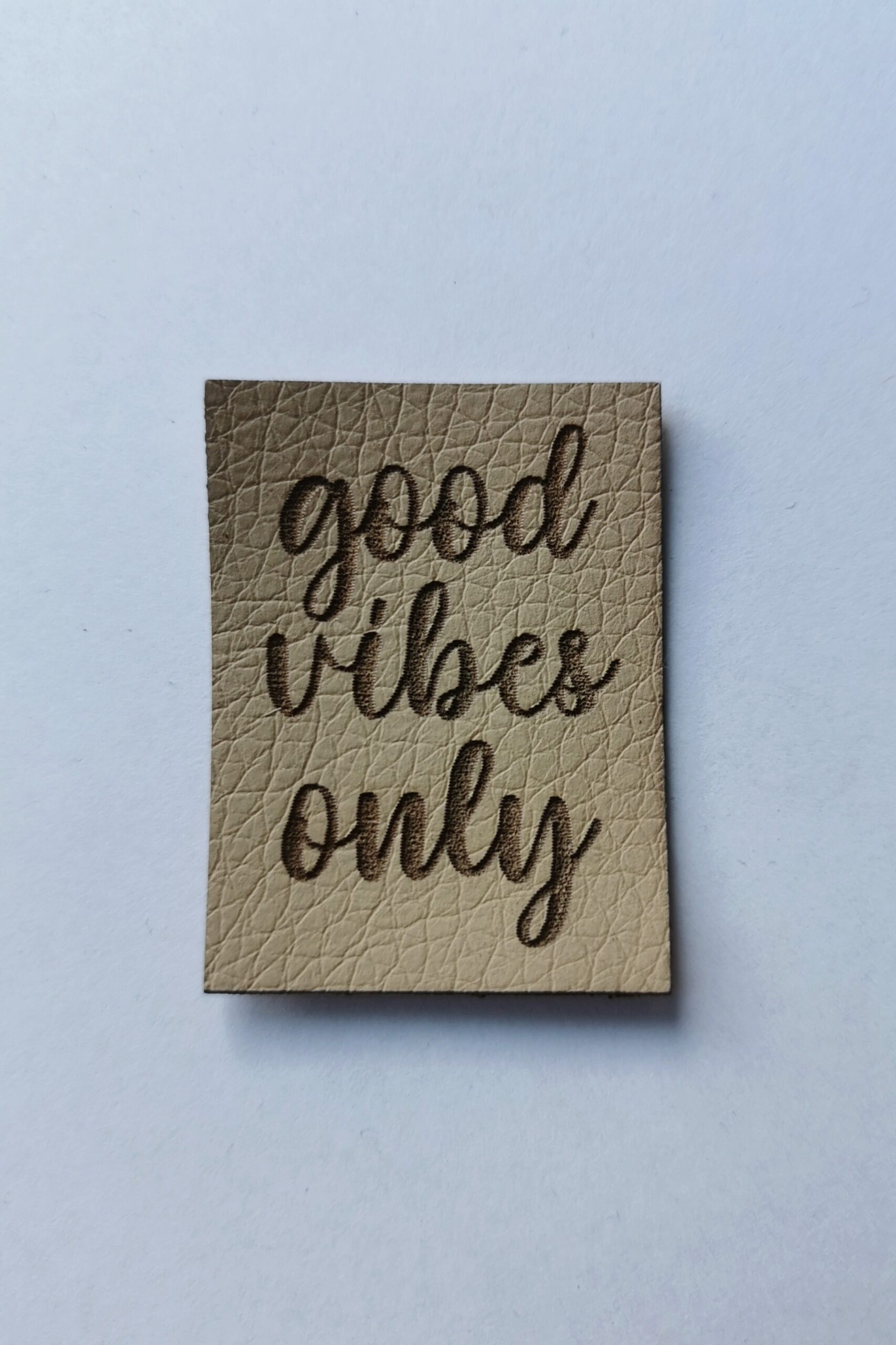 Label - good vibes only - Sandy beige