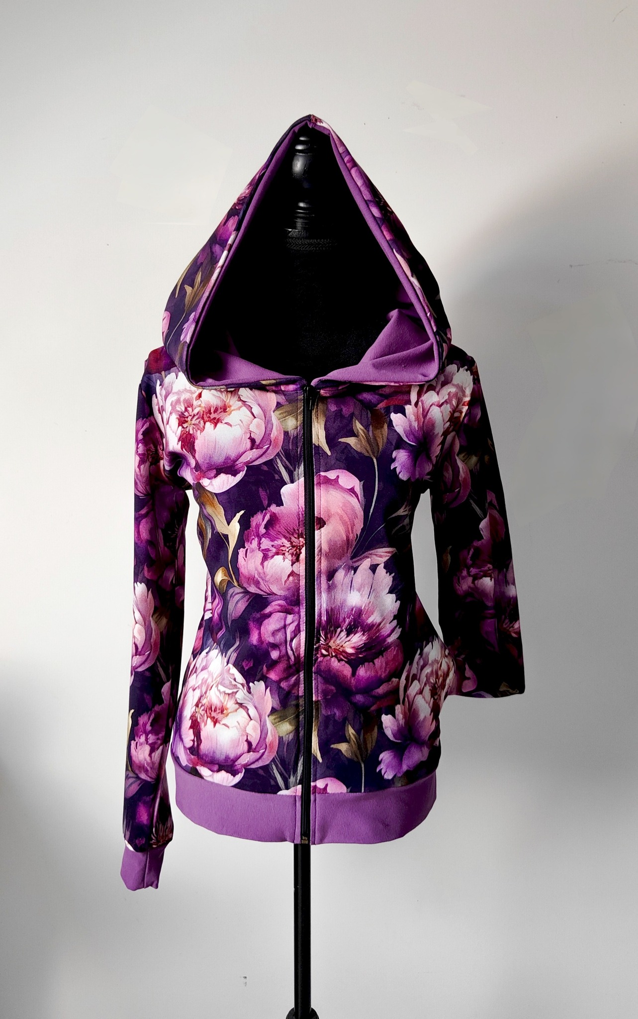Purple peonies and green leaves. - obrazek 4